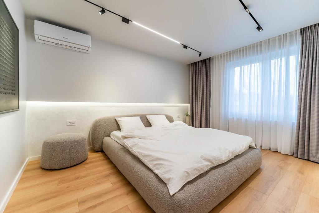 Central Epic Apartment-Self Check In アラド エクステリア 写真