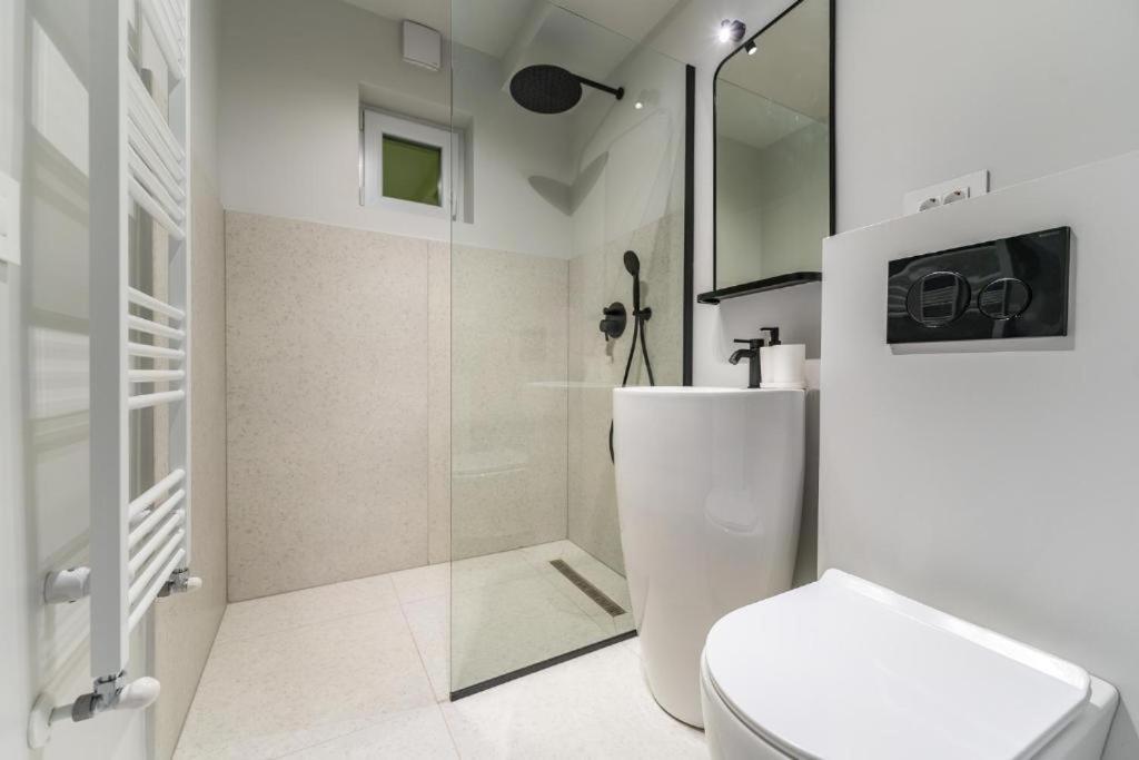 Central Epic Apartment-Self Check In アラド エクステリア 写真